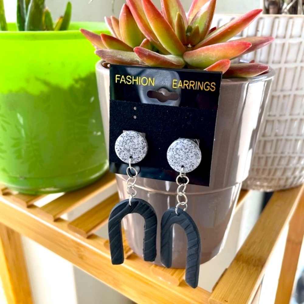☀️Geometric Chainlink Earrings! Silver & Black; Trending Style 2022